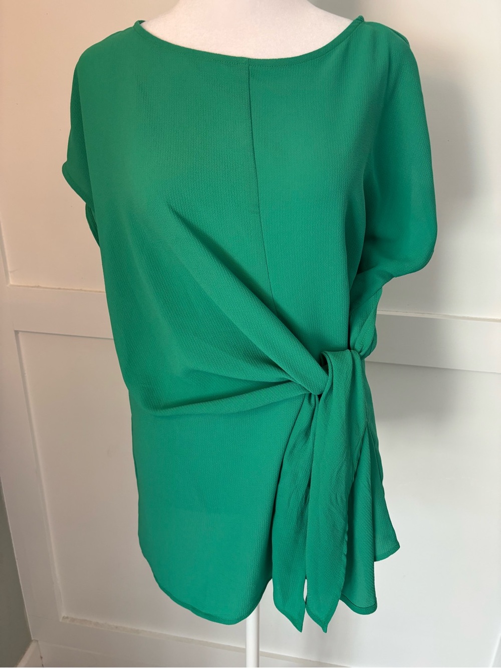 Gibson Light Emerald Green Side Tie Blouse size Small in great condition